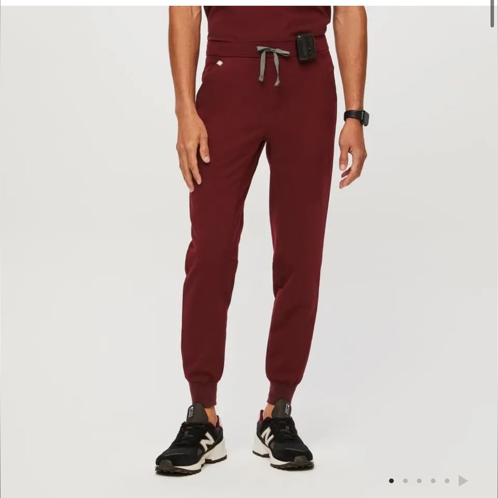 Figs Men’s Burgundy Tansen Joggers Scrub Pants Large